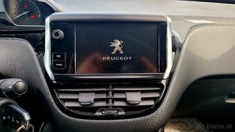 Peugeot 2008 1.2 PureTech Style  benzín - 18