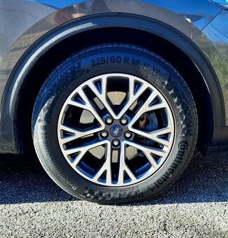 Predám  Ford Kuga 2.5 Duratec PHEV 225k Titanium CVT - 18