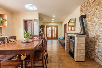 Na predaj zrekonštruovaný rodinný dom v Pate - 18