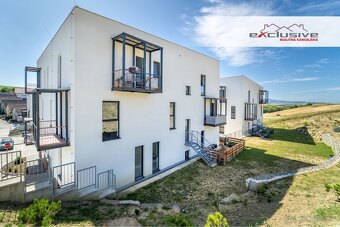 3 IZBOVÝ BYT – TRNKOV, 67 M², PARK. STÁTIE - 18