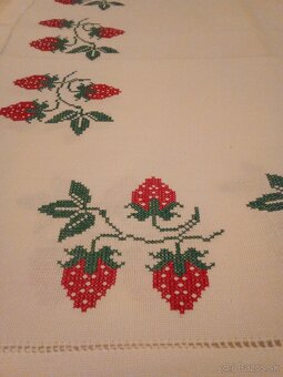 Ručne vyšívané obrusy 2 - 18