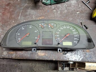 Prístrojový panel, budíky, tachometer. - 18