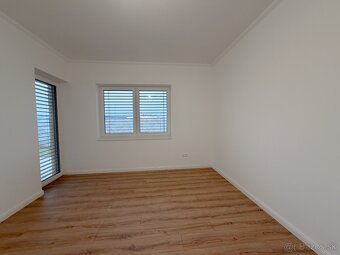 Nadštandardný rodinný dom s kompletným zariadením - 18