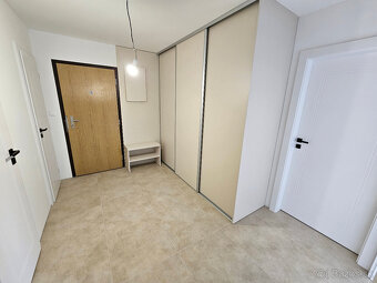 Priestranný, zrekonštruovaný 3 izbový byt 95 m2 plus 3 x log - 18