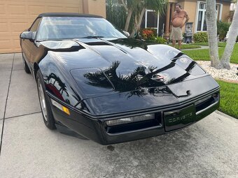 1986 Chevrolet Corvette C4 official pace car - 18