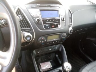 Hyundai ix35 2.0crdi 135 kw. 128 000km M6 - 18
