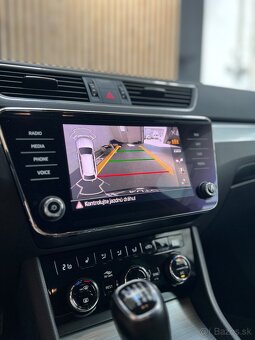 Škoda Superb Combi 2.0 TDI SCR Live - 18