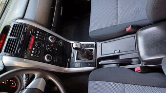 Suzuki grand vitara 1.6 benzín 3.dverová model2008.4x4 - 18
