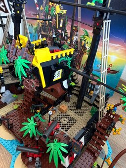 LEGO IDEAS 21322 2x - 18