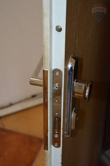 Predaj veľký 2,5 izbový byt Bratislava III - Nové Mesto - 18