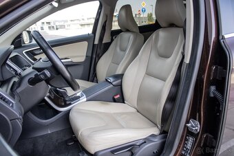 Volvo XC60 D4 2.4L Drive-E Luxury Geartronic AWD - 18