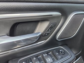 DODGE RAM 1500 LARAMIE 5.7 HEMI V8 401PS FULL LED KOLESO 22 - 18
