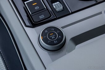 Volkswagen Touareg 3.0 V6 TDI ELEGANCE / VZDUCH / 4x4/ZÁRUKA - 18