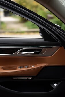 BMW Rad 7 740 xDrive - 18