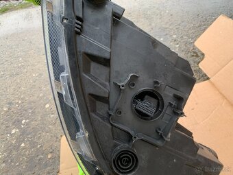 SVeTLA XENONY LED PRAVy LEVY SKODA RAPID Lift - - 18