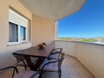 2-izb.zariadený apartmán 54m2 s výhľadom, Novalja/Chorvátsko - 18