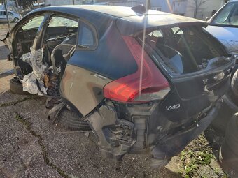 Volvo V40 - 18