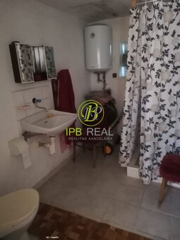 Pozemok s murovanou chatou v Rači - 18