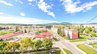 JEDINEČNÝ 3-IZBOVÝ BYT S TROMI LOGGIAMI A BALKÓNOM, 81 M2, D - 18