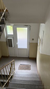 NA PREDAJ: 2i byt s balkónom v pôvodnom stave Valaská ul.TDH - 18