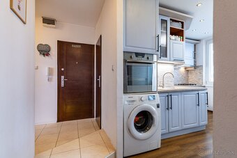 NA PREDAJ KRÁSNY 3 IZBOVÝ BYT S VÝHĽADOM NA MESTO | 64m2 + L - 18