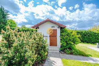 Na PREDAJ jedinečný rodinný dom 438m2 s veľkolepým pozemkom  - 18