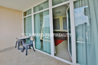 Luxusní apartmán 2+kk (68 m²) v první linii s bočním výhlede - 18