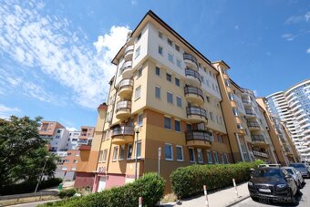 4i. byt 126m + TEARASA 38m, dvojgaráž, H.Meličkovej, BA IV - 18