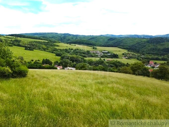 Dom na výnimočnom pozemku o rozlohe 15975m2 s prekrásnym v - 18