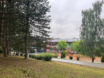 Veľkometrážny 4 izbový byt s lodžiou 99 m2 v Trenčíne - 18
