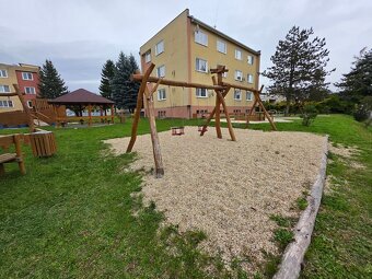 Tehlový,zariadený 4 izbový byt, 74 m2 + loggia, Košeca. - 18