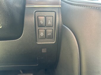 Toyota Land Cruiser 200 Premium - 18