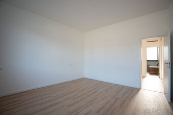 Vysokokvalitný 4-izbový bungalov, ÚP 115,42m2 - 18