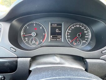 Volkswagen Jetta 1.6 TDI Comfortline - 18