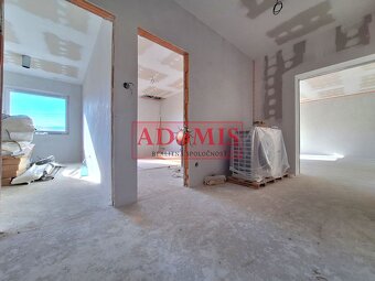 Na predaj bezbariérový bungalov Ruskov, 650m2, 3x kúpelňa,12 - 18