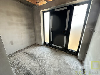 Moderná novostavba RD, pozemok 600m2, zastavaná plocha 179m2 - 18