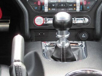 Ford Mustang 5.0 Ti-VCT V8 GT - splatka 480,-€ - 18