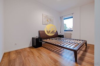 Prenájom – priestranný 3 izbový byt s terasou a 2 parkovacím - 18