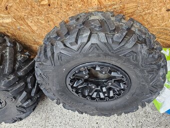 kolesá Can Am tvorkolka - 18