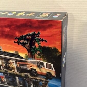 LEGO Stranger Things 75810 Upside Down - 18