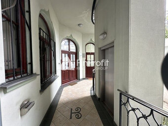 Kancelársky priestor s vlastným zázemím na prenájom - 107 m2 - 18