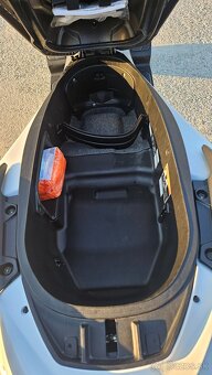 Honda FORZA 300 (nss 300) - 18