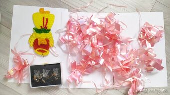 Predám tieto všetky vianočné dekorácie. Cena: 17E - 18