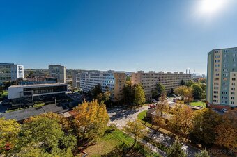 Pekný 3-izb.byt 76m2+loggia, 5 min. od AUPARKU -Južná tr - 18
