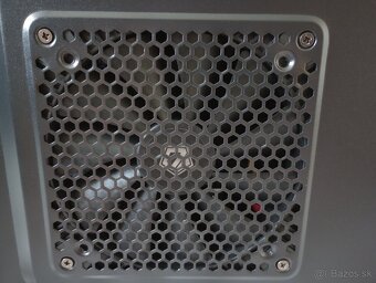 Nový, malý, herný počítač - 18