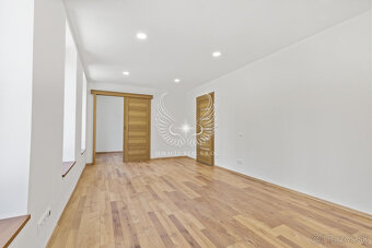 NOVOZREKONŠTRUOVANÝ 3PODLAŽNÝ ROD. DOM SO ZÁHRADOU POD LESOM - 18