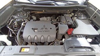MITSUBISHI OUTLANDER 2,0 MIVEC  4WD CVT  SPIRIT - 18