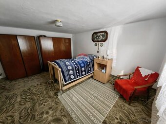 Rodinný dom 4 izb,  2 kuchyne, 2 kúpelne, 260m2, pozemok 936 - 18