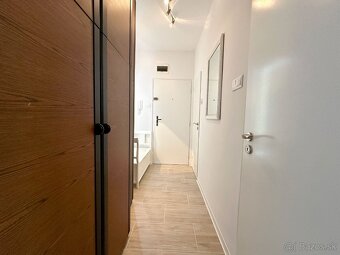 1 izb. A. MRÁZA - pri hoteli Bratislava- Ružinov-IHNEĎ VOĽNY - 18