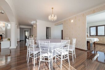 KOMÁROVCE - 4 IZBOVÝ RD 360 M2 SO SAUNOU, POZEMOK 3.629 M2 - 18